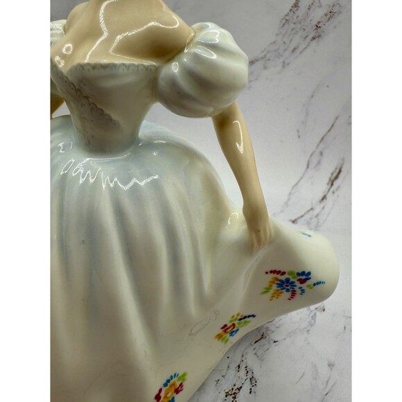 Royal Doulton “Kate”  HN 2789, 1977,  Windblown Floral Dress, stunning - Picture 8 of 15